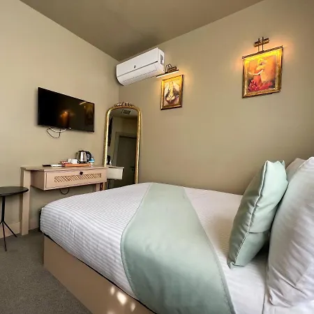 By Kinyas イスタンブール