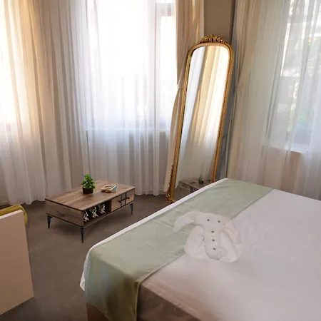 By Kinyas * イスタンブール