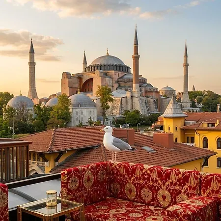 By Kinyas Hotel 5*