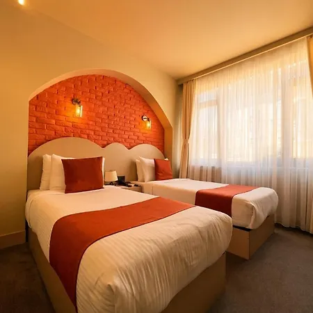 By Kinyas Hotel 5*