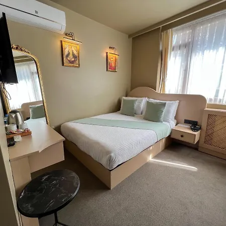 Hotel By Kinyas 5*
