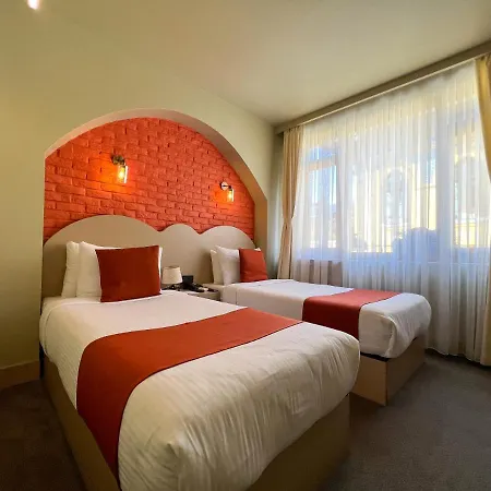 By Kinyas Hotell *